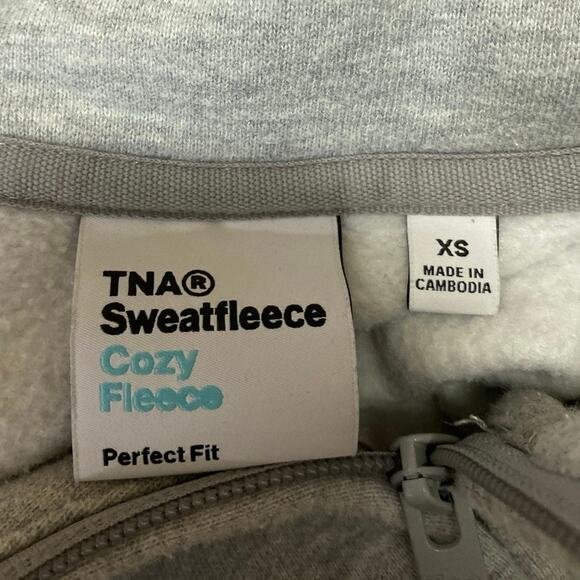 Aritzia TNA Sweatfleece Gray Quarter Zip Long Sleeve Cropped Sweatshirt Top XS - Picture 3 of 3